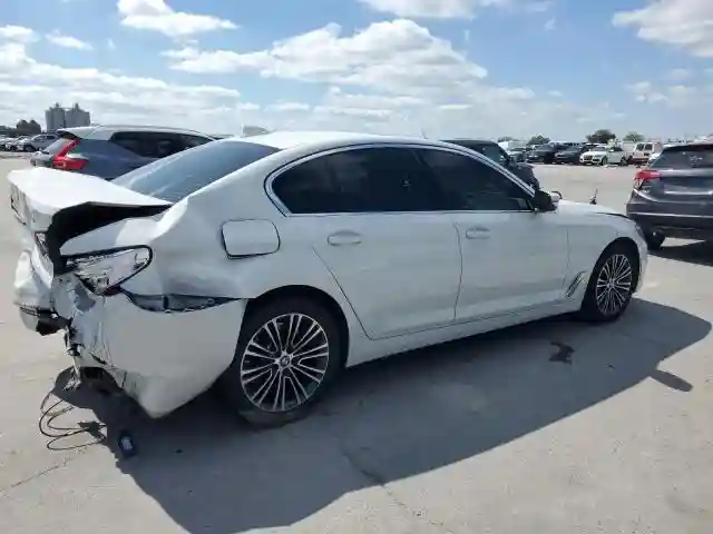 WBAJE5C56KWW17040 2019 BMW 5 SERIES-2