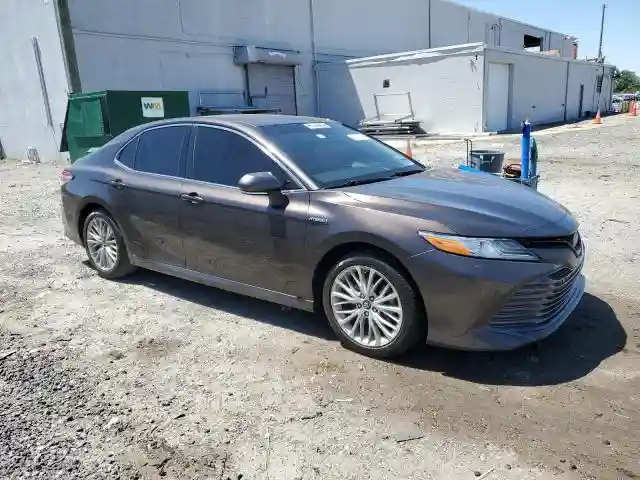 4T1B21HK7JU505828 2018 TOYOTA CAMRY-3