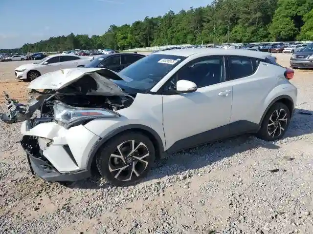 NMTKHMBX7JR049678 2018 TOYOTA C-HR-0