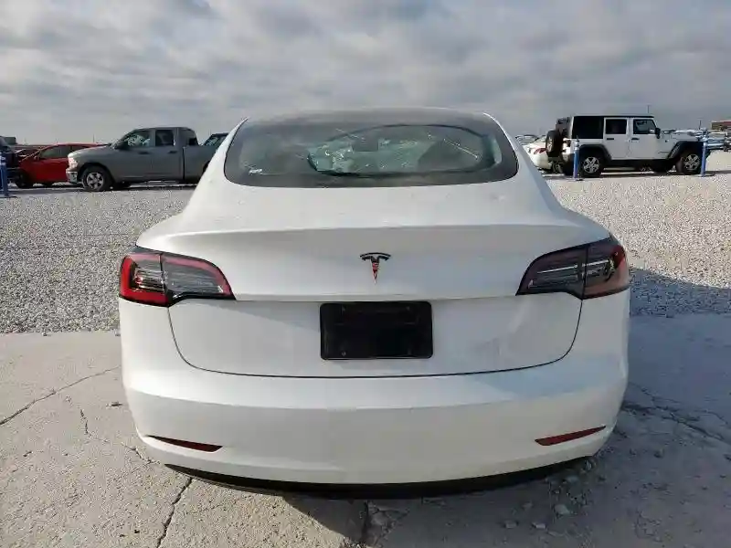 5YJ3E1EA1PF677494 2023 TESLA MODEL 3-5