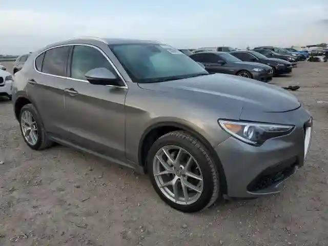 ZASFAKAN9J7B88059 2018 ALFA ROMEO STELVIO-3