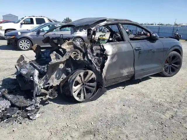 WA1CVAF1XKD014417 2019 AUDI Q8-2