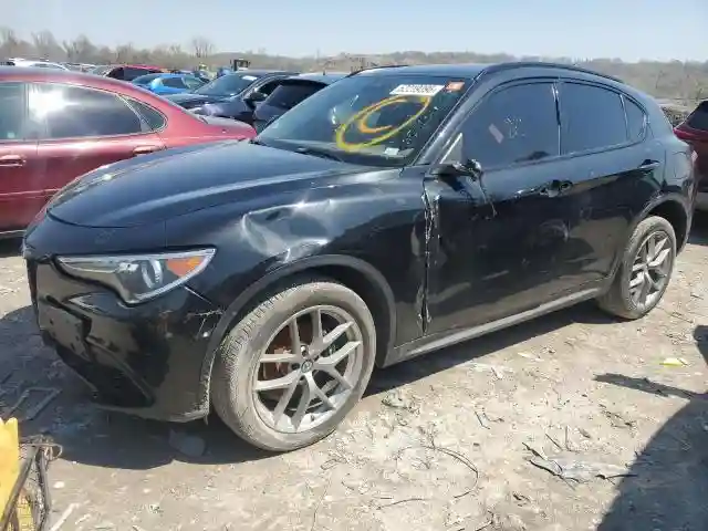 ZASFAKNNXJ7B84760 2018 ALFA ROMEO STELVIO-0