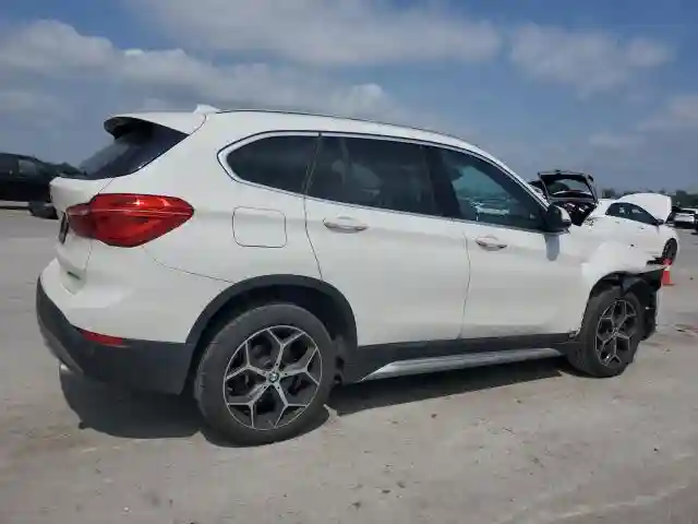 WBXHU7C30J3H42992 2018 BMW X1-2