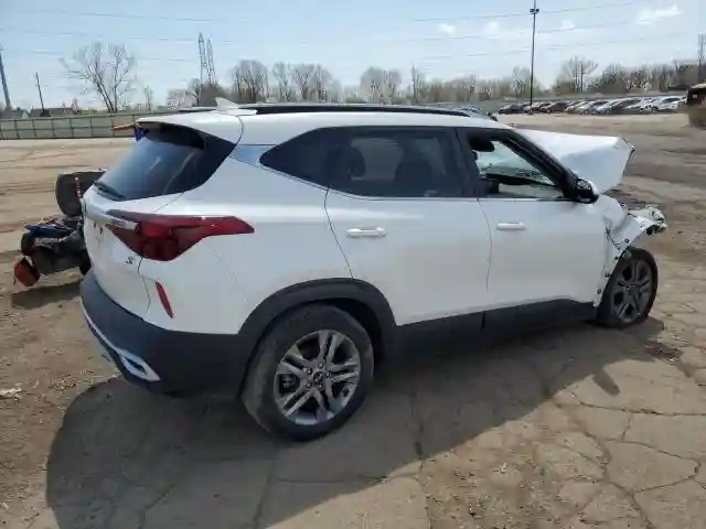 KNDEUCAA9M7149295 2021 KIA SELTOS-2