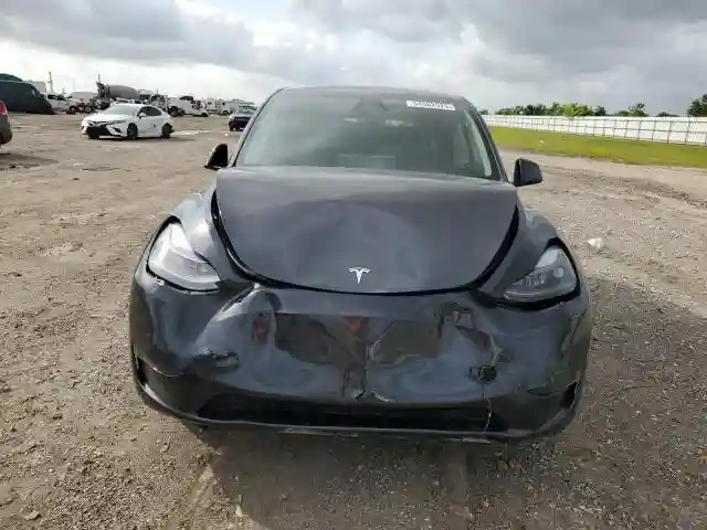 7SAYGDED4RA329638 2024 TESLA MODEL Y-4