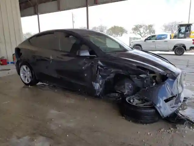 7SAYGDED7RF027862 2024 TESLA MODEL Y-3