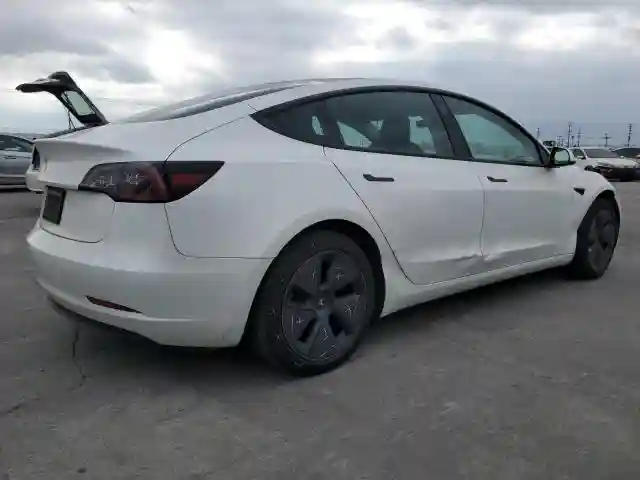 5YJ3E1EA3PF557941 2023 TESLA MODEL 3-2