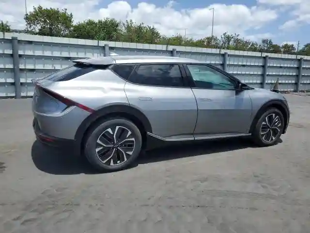 KNDC34LA4P5602445 2023 KIA EV6 LIGHT-2