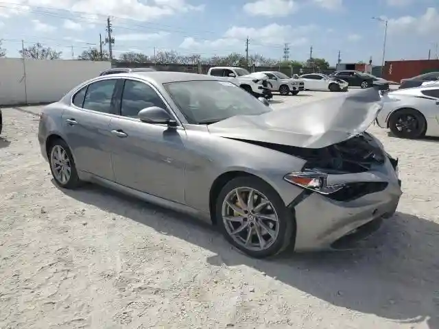 ZARFAEDN3H7550764 2017 ALFA ROMEO GIULIA-3