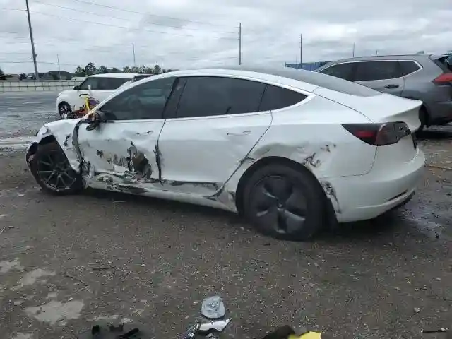 5YJ3E1EB3KF511821 2019 TESLA MODEL 3-1