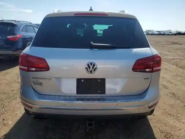 WVGRF7BP6HD005745 2017 VOLKSWAGEN TOUAREG-5