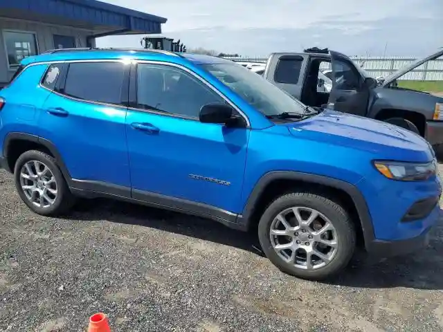 3C4NJDFB8NT177683 2022 JEEP COMPASS-3