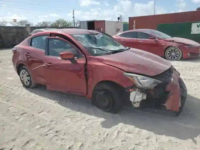 3MYDLBYV0KY517734 2019 TOYOTA YARIS-3