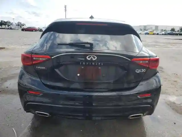 SJKCH5CP2JA051648 2018 INFINITI QX30-5