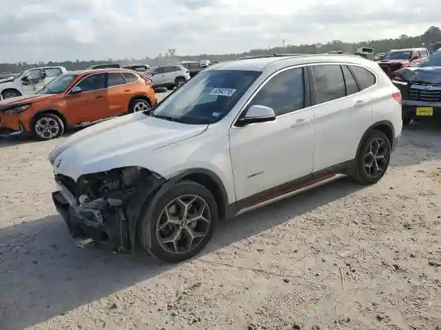 WBXHU7C36J5H40278 2018 BMW X1-0