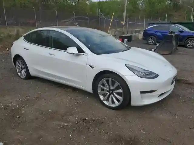 5YJ3E1EAXJF165000 2018 TESLA MODEL 3-3