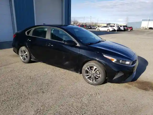 3KPF24ADXPE563121 2023 KIA FORTE-3