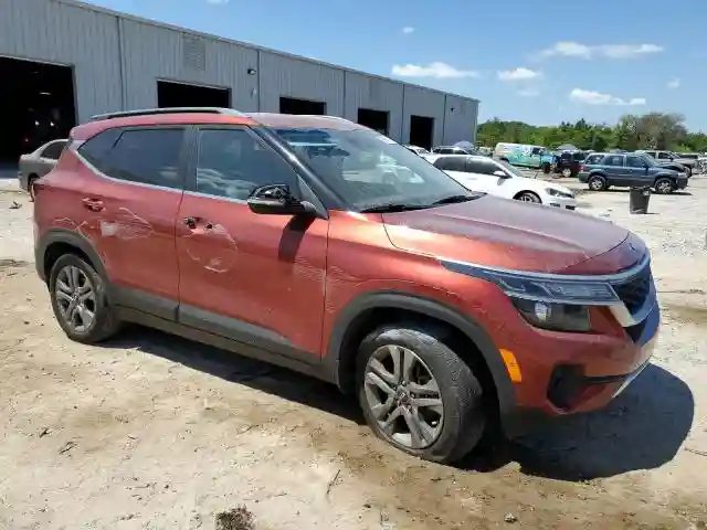 KNDEU2AA6M7126986 2021 KIA SELTOS-3