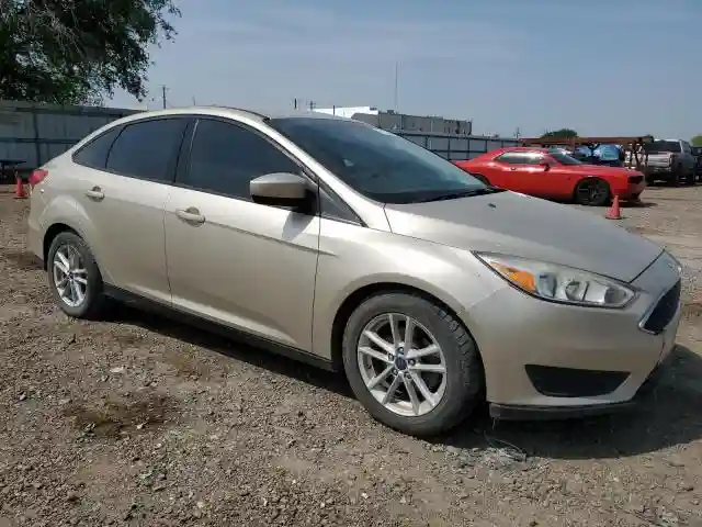 1FADP3F24JL321911 2018 FORD FOCUS-3