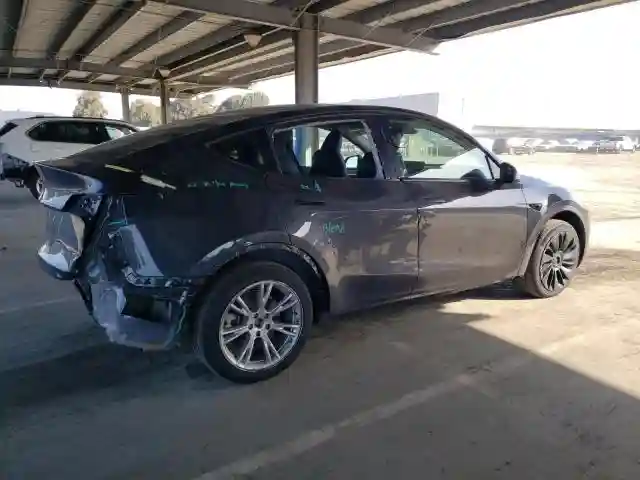 7SAYGDED0RF084257 2024 TESLA MODEL Y-2