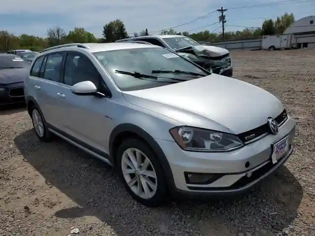 3VWH17AU9HM519063 2017 VOLKSWAGEN GOLF-3