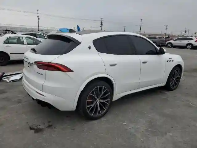 ZN682AVM0P7432182 2023 MASERATI GRECALE MO-2