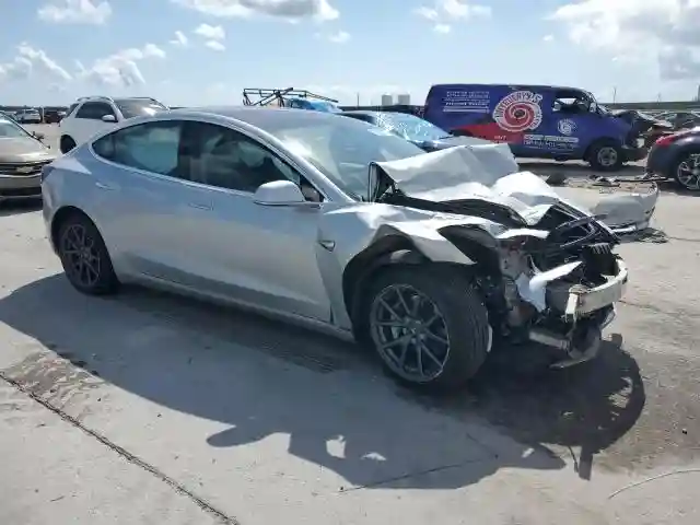 5YJ3E1EAXJF061283 2018 TESLA MODEL 3-3