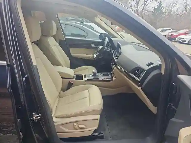 WA1BNAFY5K2083360 2019 AUDI Q5-4