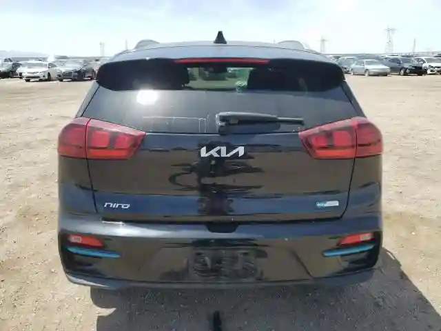 KNDCC3LG7N5135808 2022 KIA NIRO S-5