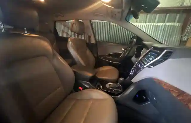 KM8SN4HF2HU228043 2017 HYUNDAI SANTA FE-4