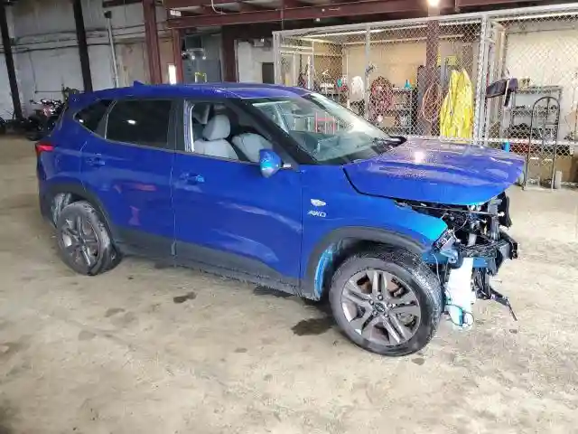 KNDEPCAA1N7288314 2022 KIA SELTOS-3