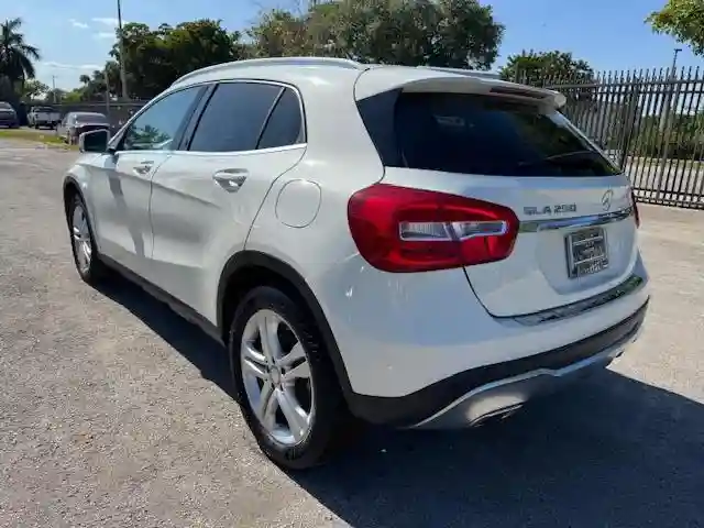 WDCTG4EB1JJ368218 2018 MERCEDES-BENZ GLA-CLASS-1