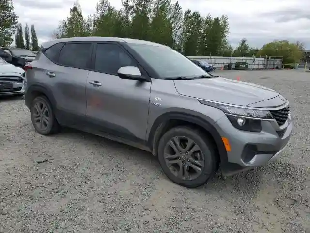 KNDEPCAA7M7046223 2021 KIA SELTOS-3