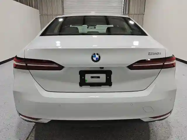 WBA43FJ00RCR68294 2024 BMW 5 SERIES-5