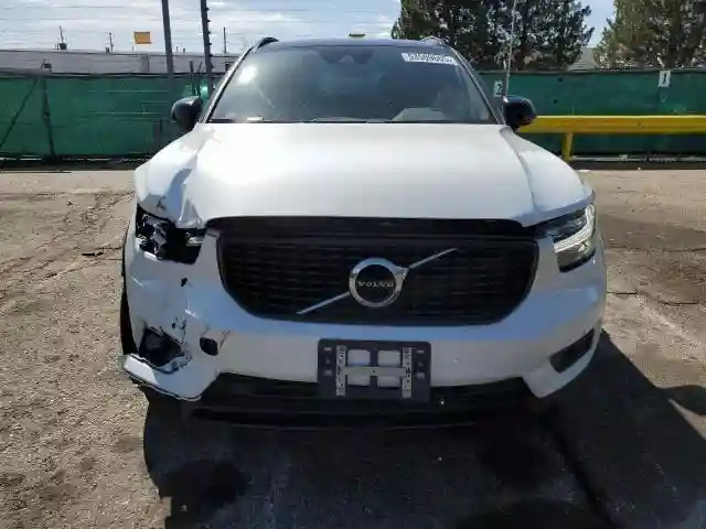 YV4162XZ8K2006393 2019 VOLVO XC40-4
