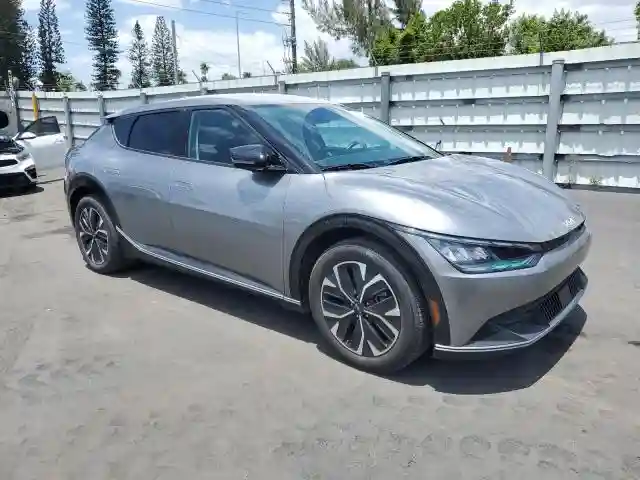 KNDC34LA4P5602445 2023 KIA EV6 LIGHT-3