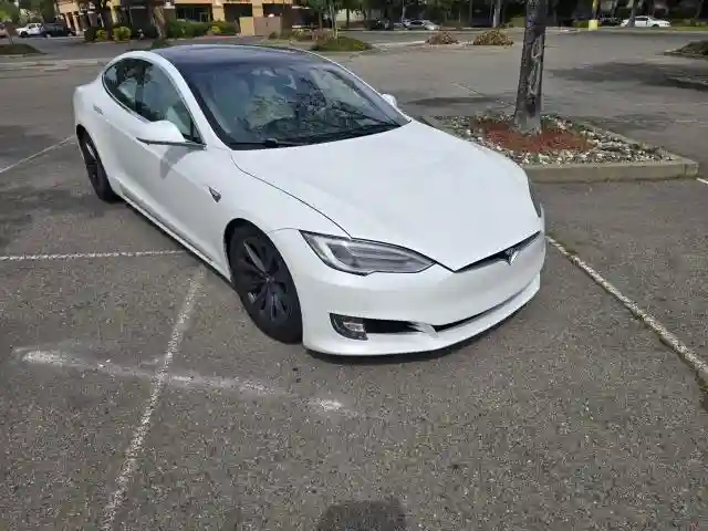 5YJSA1E29JF276329 2018 TESLA MODEL S-0