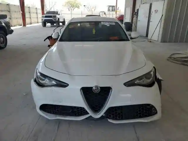 ZARFAECN3H7542567 2017 ALFA ROMEO GIULIA-4