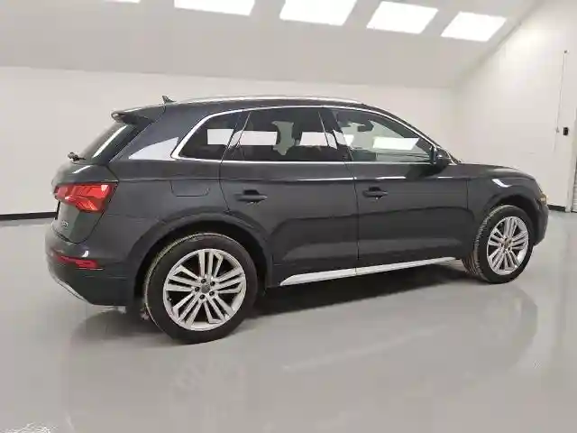 WA1CNAFY3J2031860 2018 AUDI Q5-2