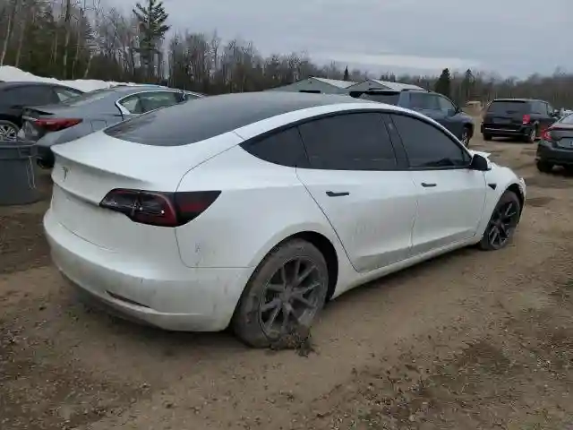 5YJ3E1EA1NF152187 2022 TESLA MODEL 3-2