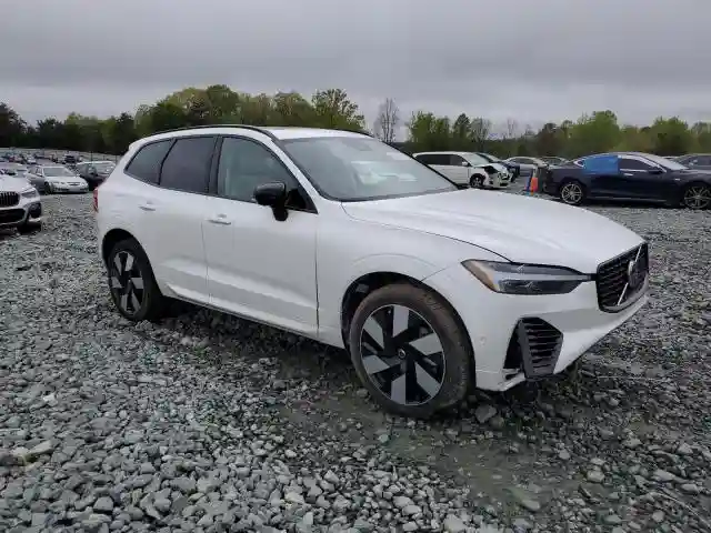 YV4H60RM8S1054504 2025 VOLVO XC60 ULTRA-3