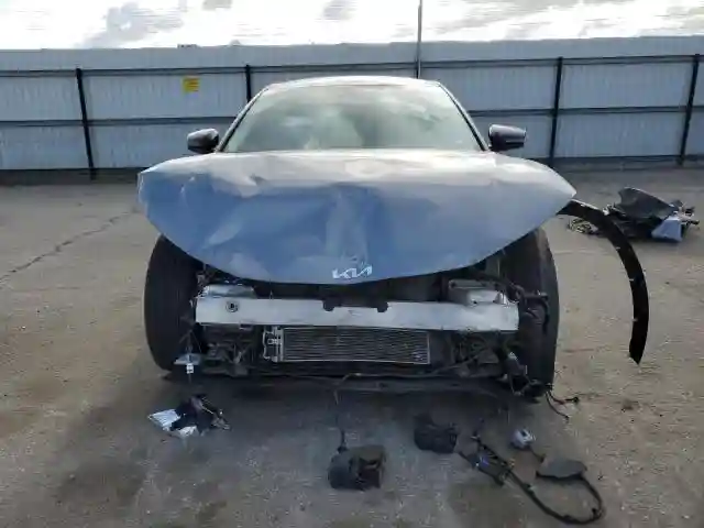 KNDC34LA9N5041656 2022 KIA EV6 LIGHT-4