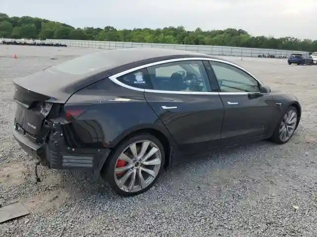 5YJ3E1EB0JF082586 2018 TESLA MODEL 3-2