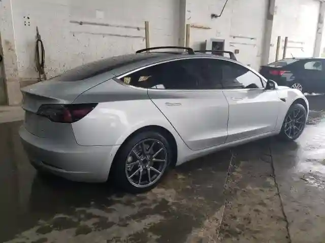 5YJ3E1EB4JF087466 2018 TESLA MODEL 3-2