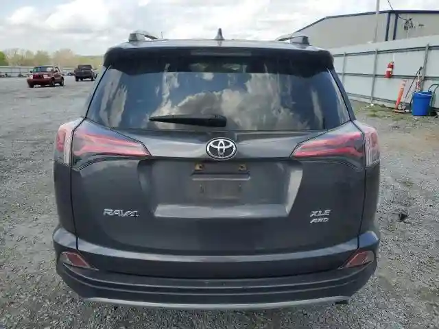 JTMRFREV2JJ215776 2018 TOYOTA RAV4-5