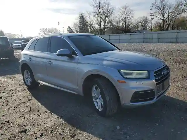 WA1BNAFY5J2057257 2018 AUDI Q5-3