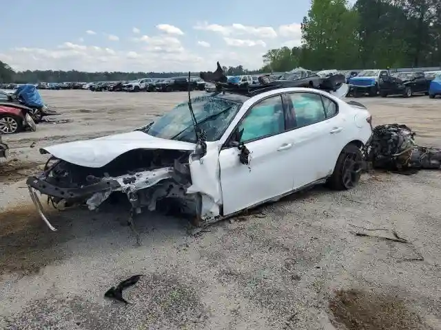 ZARFAEEN7J7567295 2018 ALFA ROMEO GIULIA-0