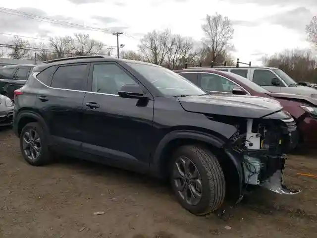 KNDEUCAA2R7665957 2024 KIA SELTOS-3