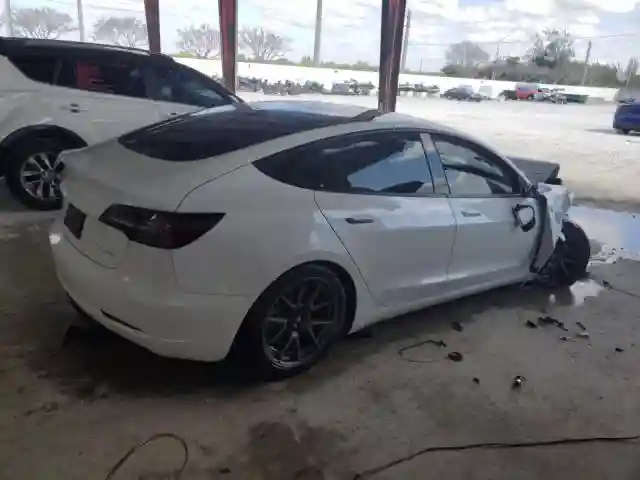 5YJ3E1EB3NF206565 2022 TESLA MODEL 3-2